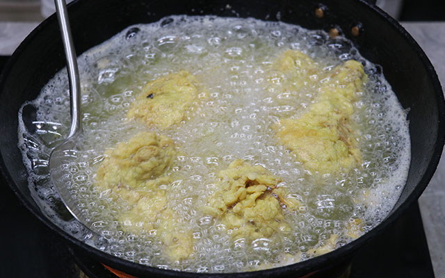 如何在家做外酥里嫩的炸鸡腿,教你做香酥炸鸡腿外皮酥脆