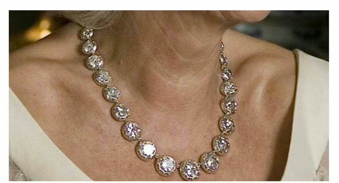 戴安娜和卡米拉一样的项链,卡米拉也戴戴安娜留下的珠宝