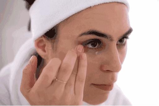 她靠“脸崩”博出位，曾经的女王要“凉凉”