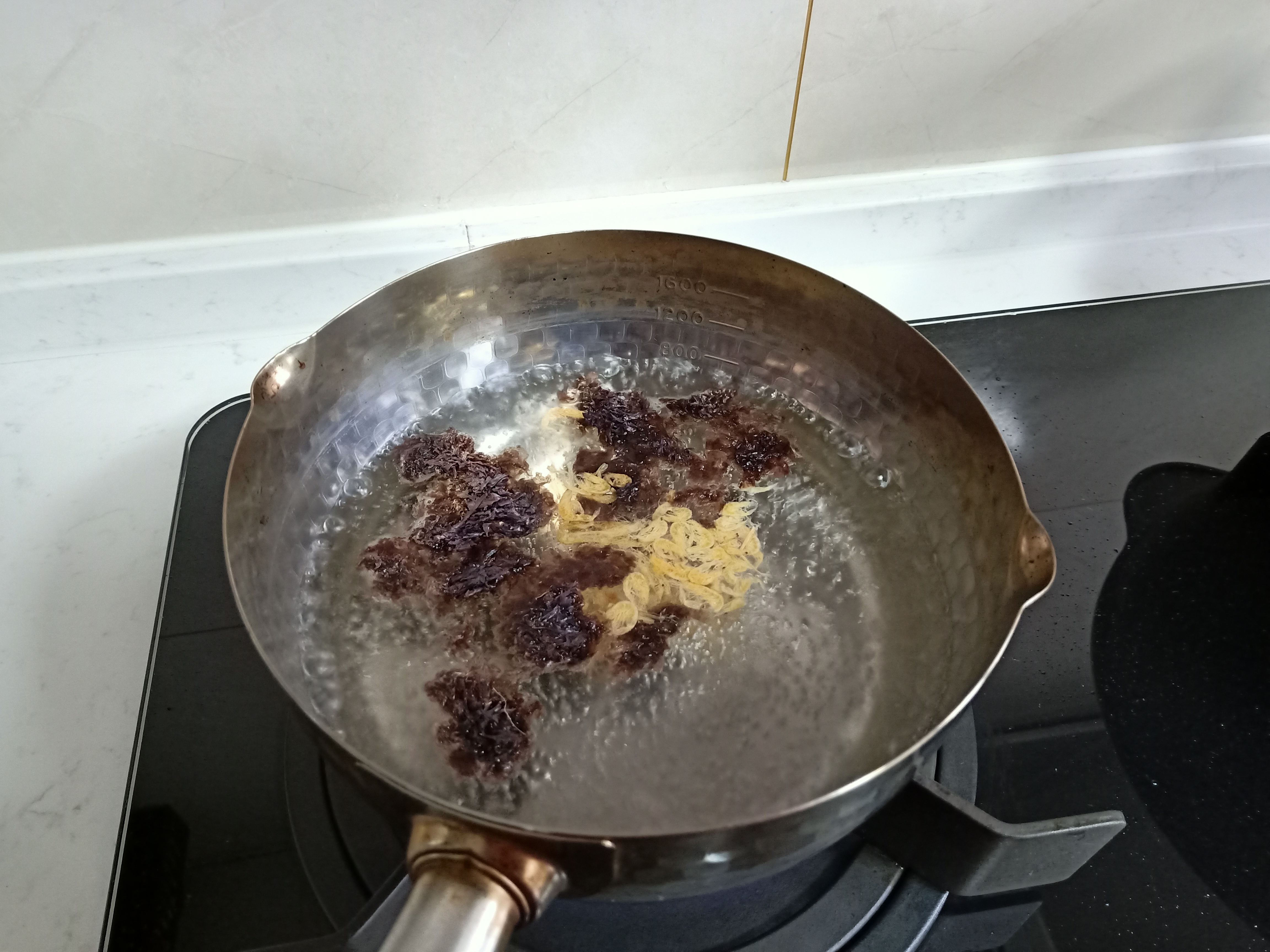 用鸡蛋葱做一个美味早餐,土豆鸡蛋葱做早餐