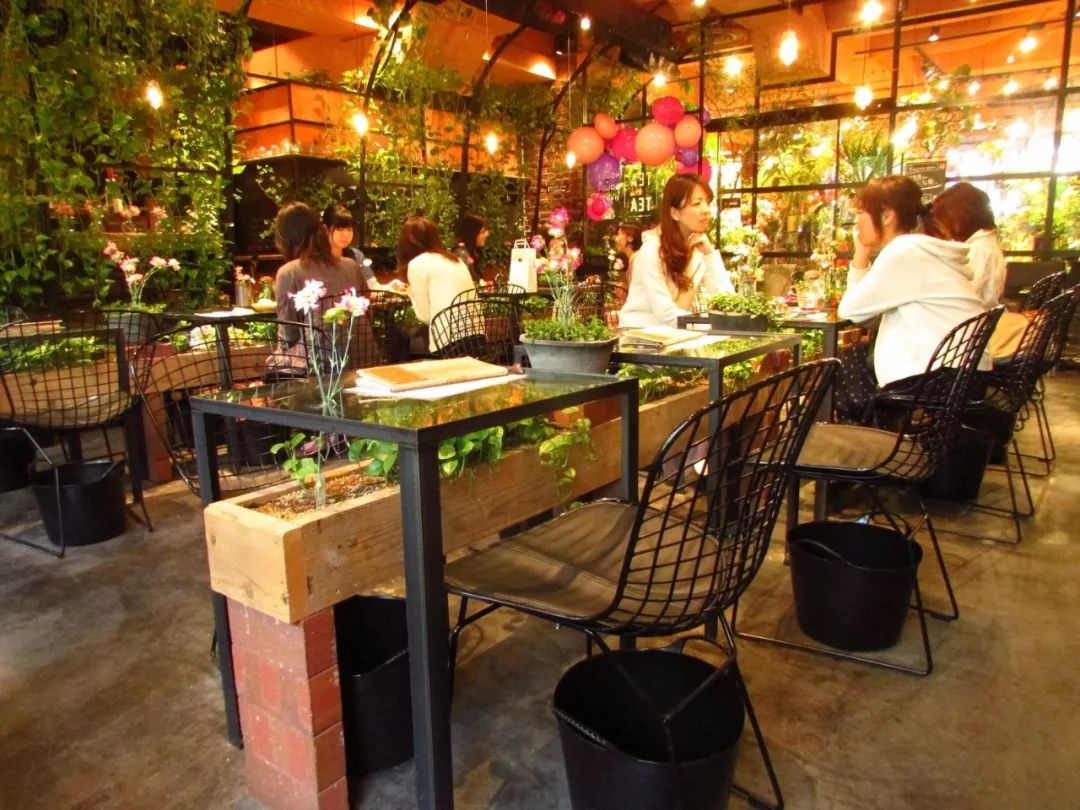 开在茶铺里的花店,开在花店里的咖啡店