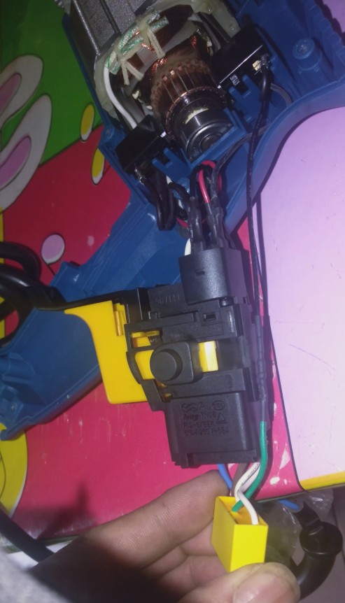 晶思达手电钻开关总成内部构造,插电款带冲击的手电钻