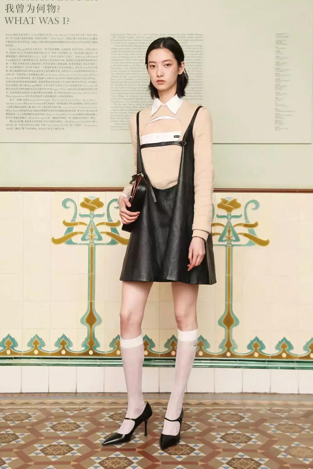 别再露脚踝了今年露袜才是王道,今年流行的露袜穿搭你知道吗