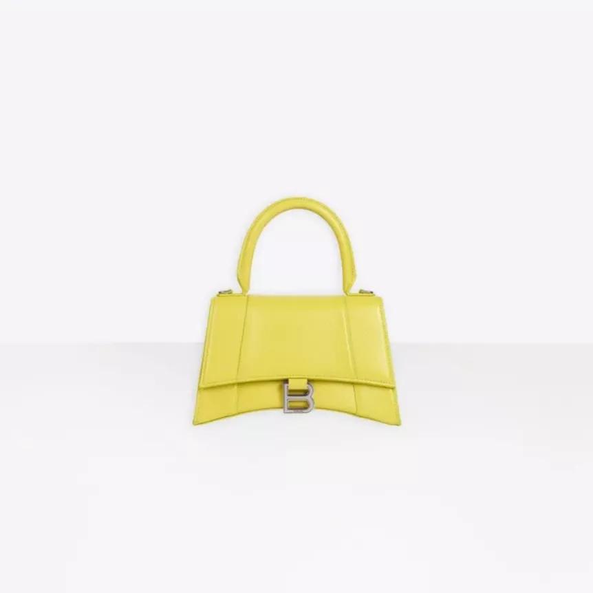 三里屯偶遇大幂幂,杨幂和闺蜜在三里屯逛街遭搭讪