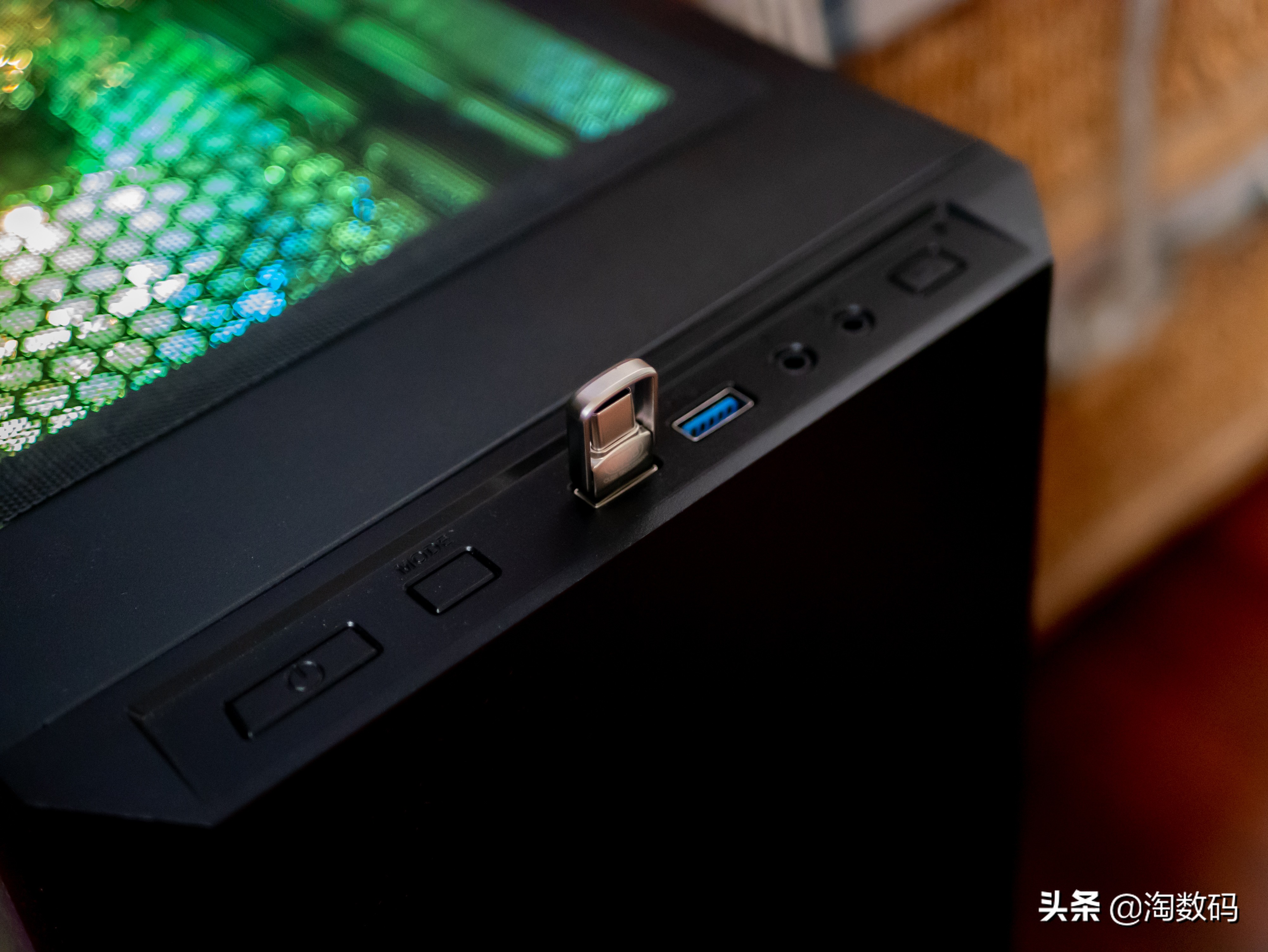 老USB口被淘汰？全车5个Type-C，只好上双口U盘放歌了
