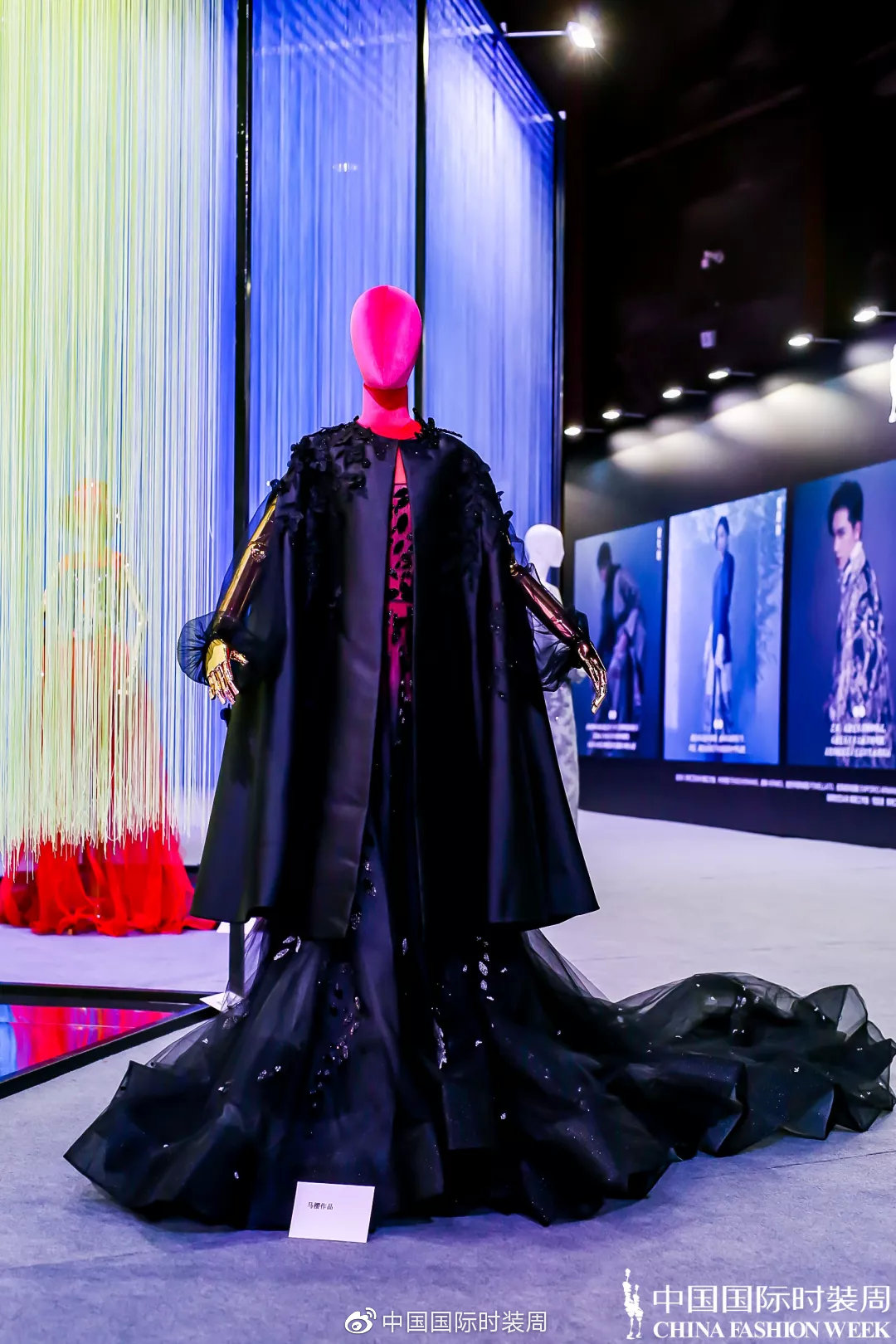 用丝线牵引时尚|“天锦地绣·华夏大美”刺绣艺术展精彩纷呈