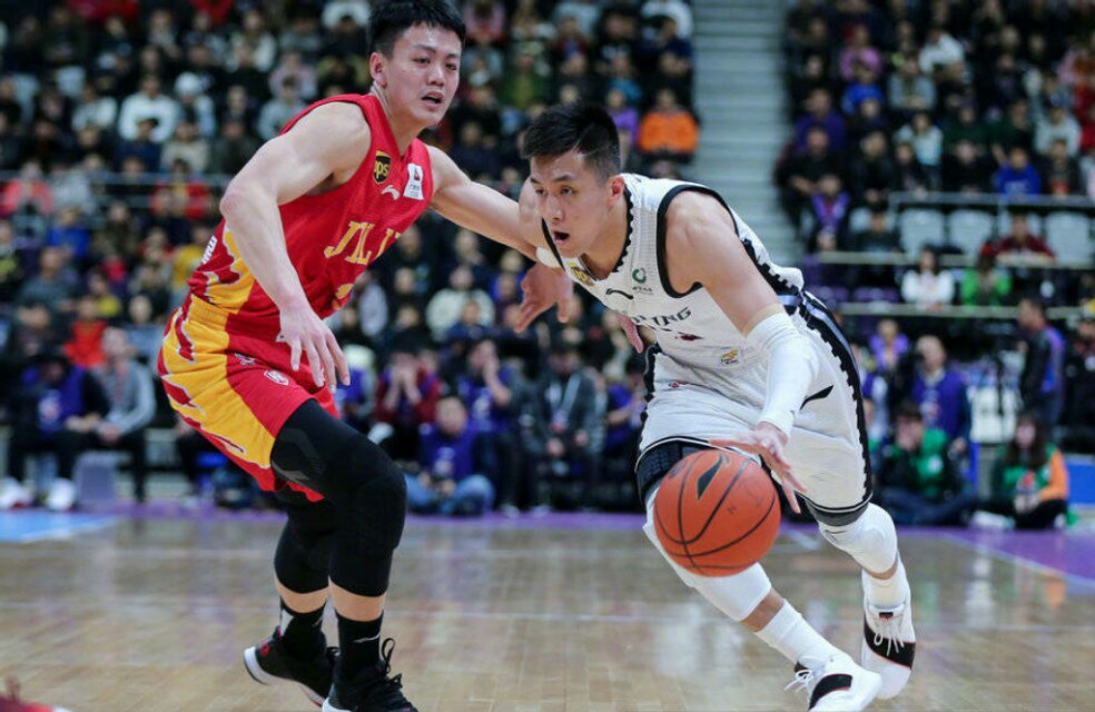 为何一些球员喜欢穿两双袜子比赛？其中大有门道CBA允许吗？