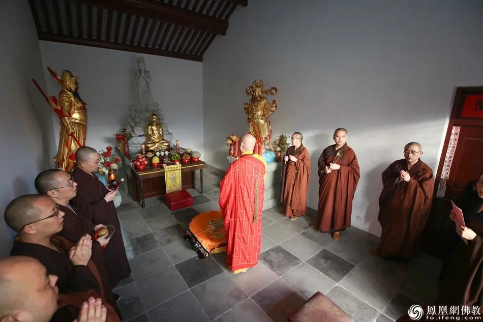 道慈大和尚拜山法会图片,和尚闭关结束圆满出关