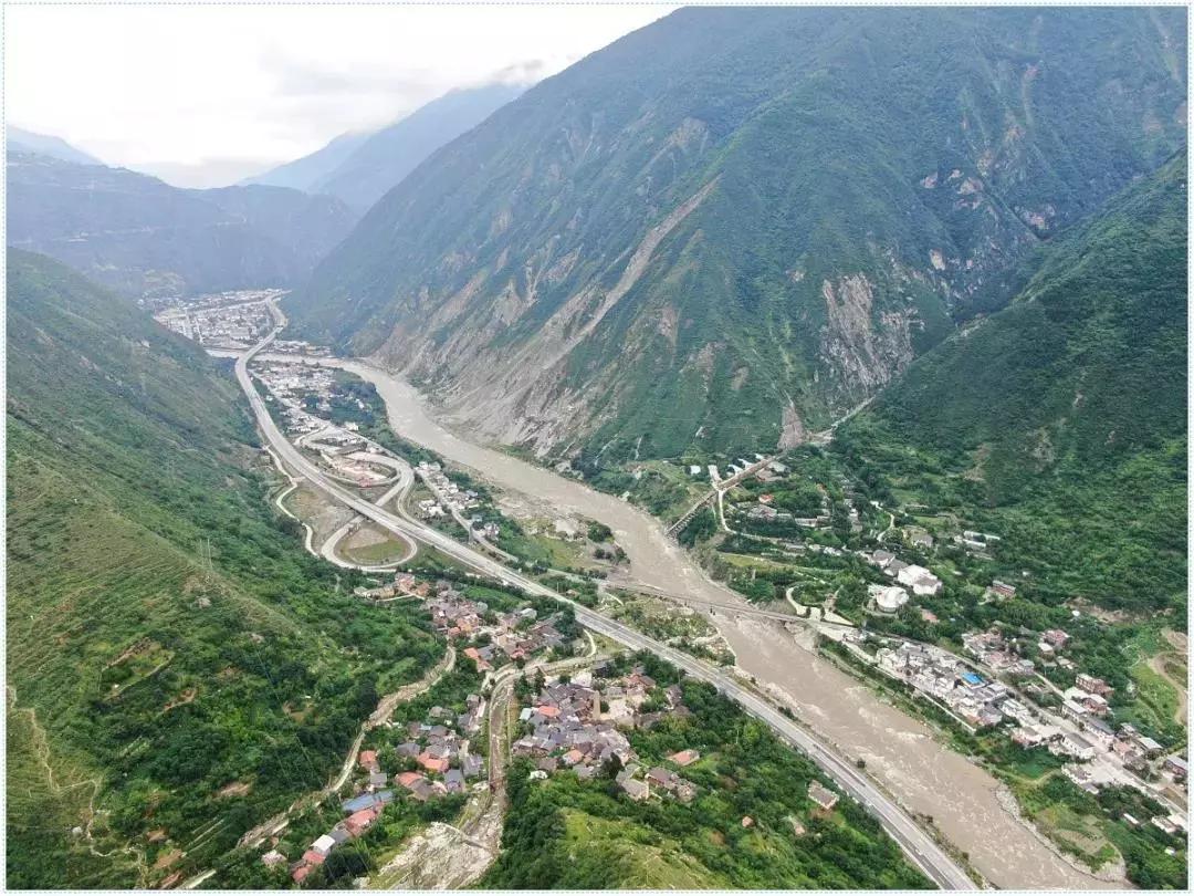 暴雨吊桥救人,暴雨救援桥