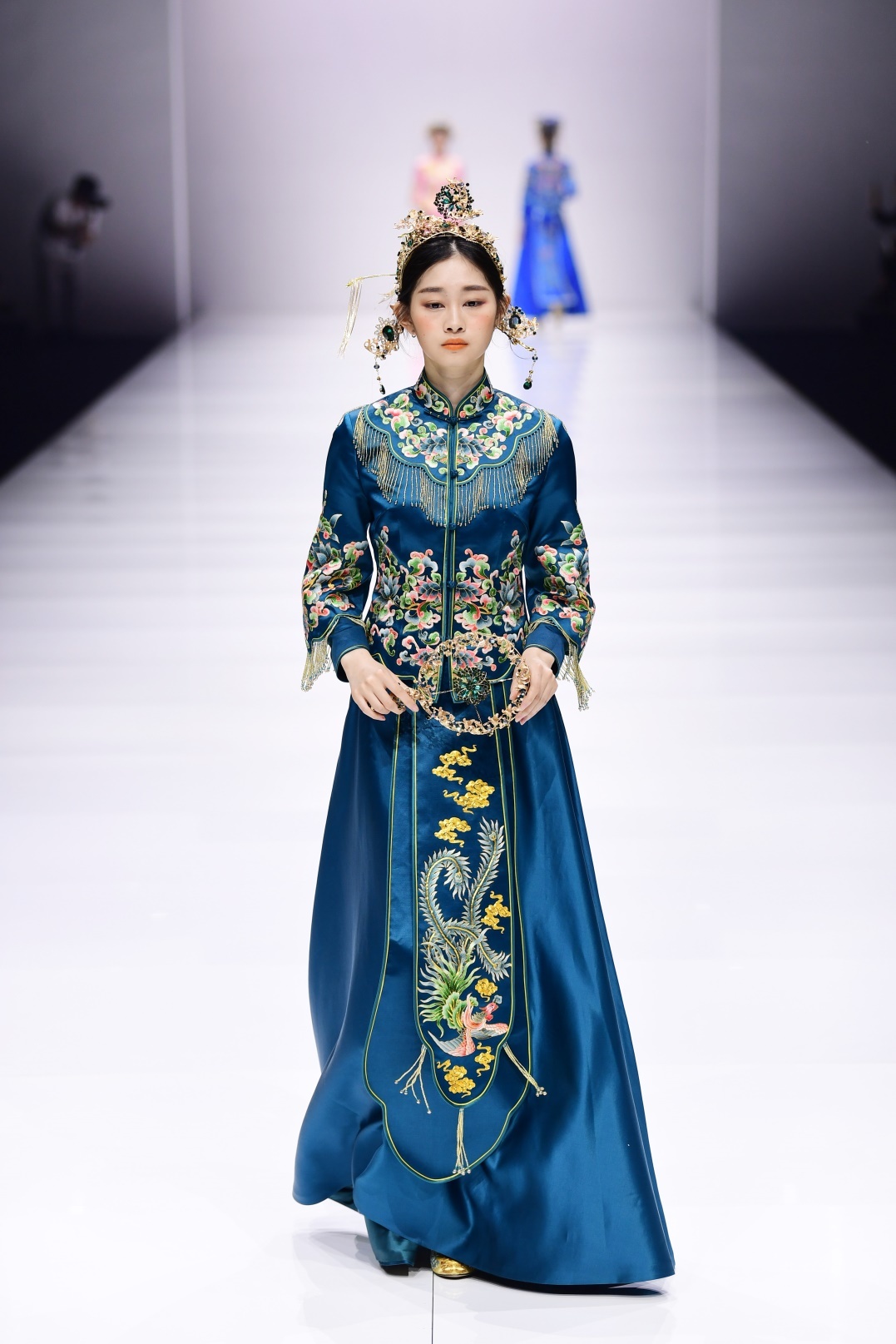 中式“新时尚”旗纪高定之美，上海时装周完美演绎