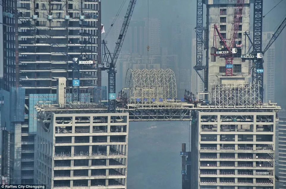 耗资百亿建中国第一高楼,耗资100亿大楼