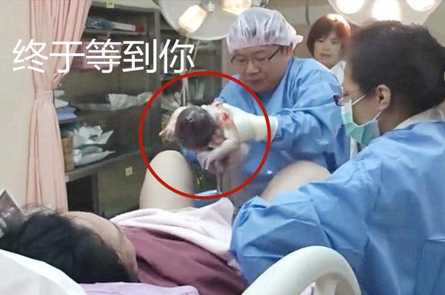 妻子顺产时丈夫抓拍的三张图片使人动容，网友：母亲辛苦了