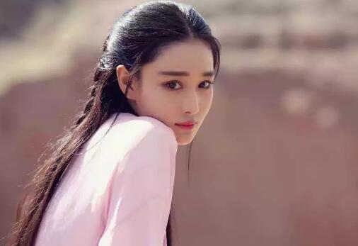 张馨予被喊军嫂：嫁给爱情的她，靠婚姻打了个漂亮的反击战