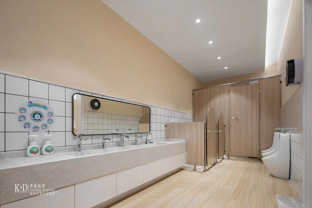 泉州金碧辉煌的幼儿园,泉州幼儿园空间设计效果图