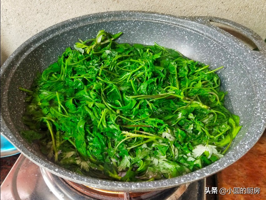 最简单的清明果的做法和吃法,清明果最正宗的甜味做法