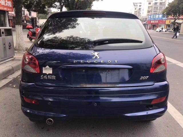10年标致207自动挡两厢值多少钱,10年三厢自动挡标致207测评