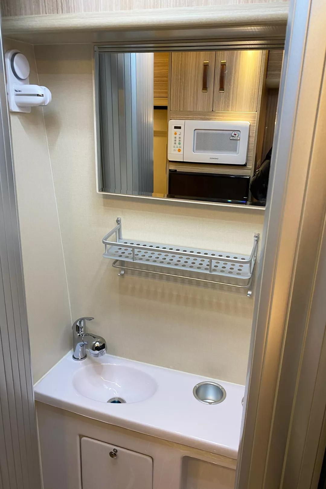 21款上汽大通原厂v80b型房车,六座六卧大通v80长轴高顶b型房车