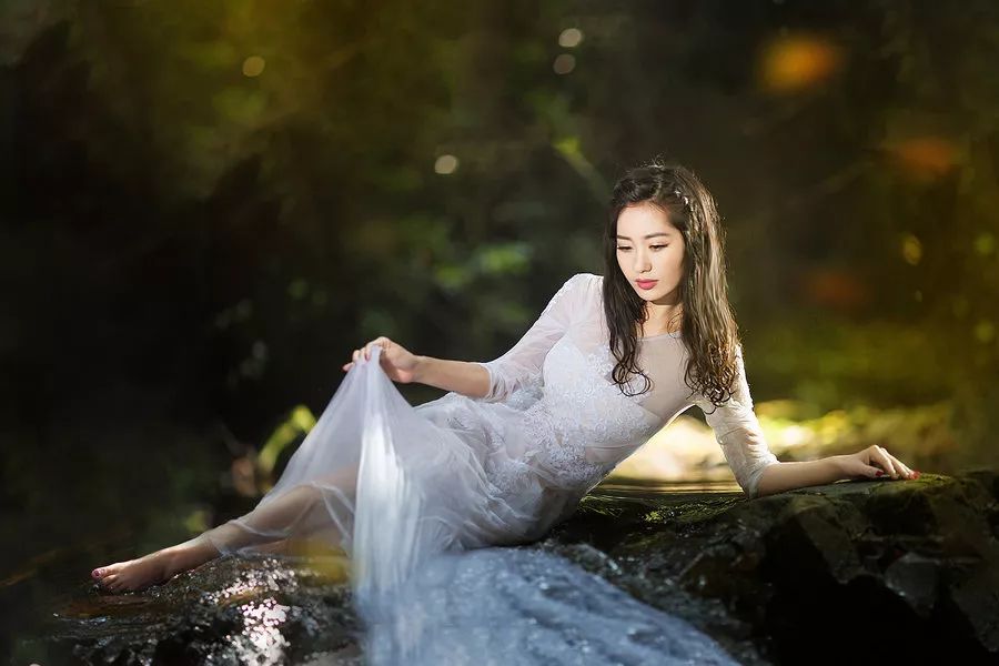 一曲非常柔美好听的秋水伊人,一曲秋水伊人