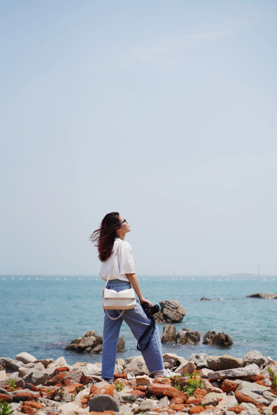 青岛的海给人很惬意,夏天青岛的海边热吗