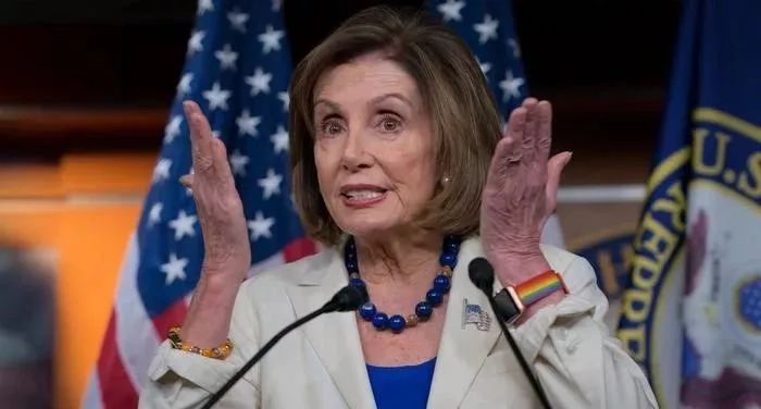 陈冰：美国用香港牌和*疆新**牌来擦脂抹粉