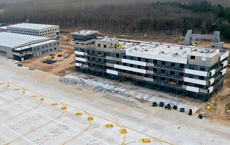 家门口的飞机，一场21年的美梦，河南商丘小城擦肩百亿民航机场