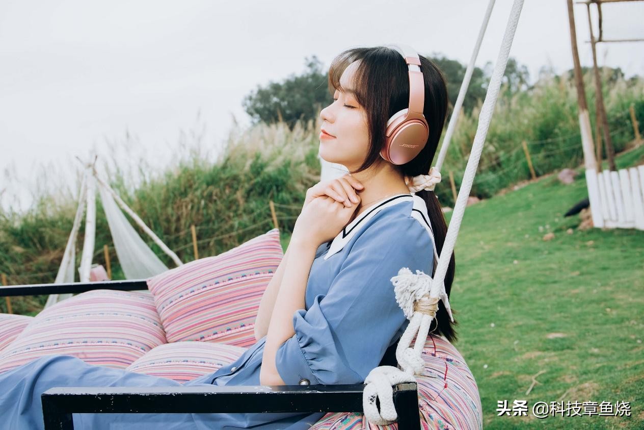 你说我馋BoseQC35II的颜色，其实我更馋它的声音