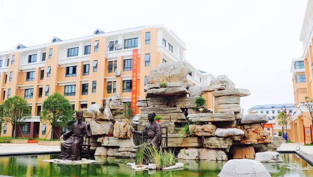 8字头起!地铁口瞰江美宅即将首开