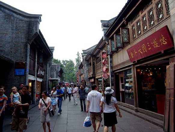 金角草包肚是什么意思,金角银边草包肚啥意思