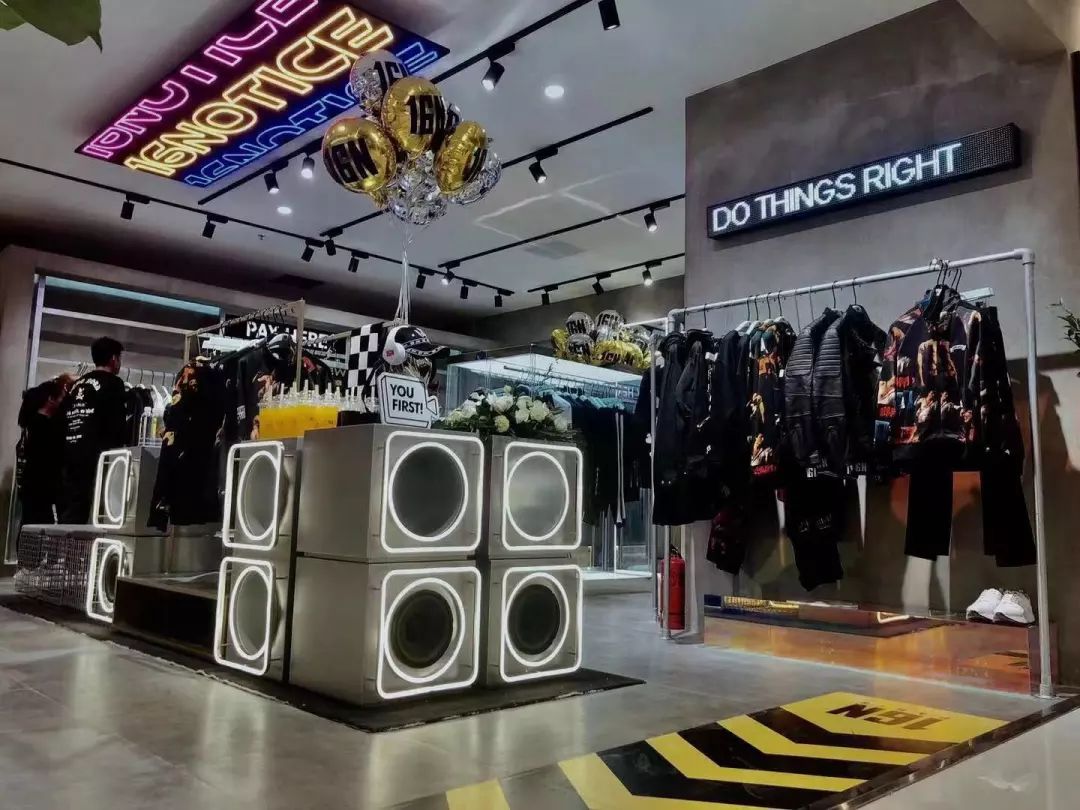 觉得太平鸟、GXG、卡宾不够潮？这个潮流男装可能正对你胃口！