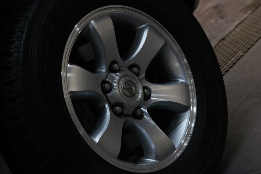 怪兽修车:修复一辆09款中东版丰田霸道,最终旧车变新车