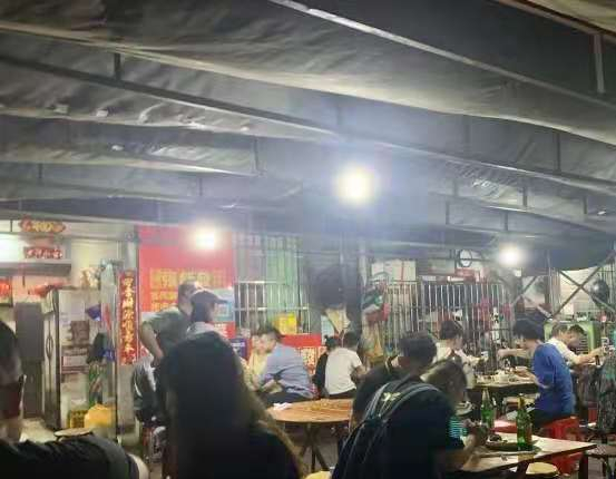 长沙居民楼苍蝇馆子炖猪肘子,著名苍蝇馆子长沙