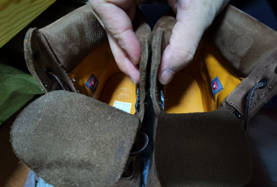 踢不烂大黄靴磨脚踝,踢不烂马丁靴磨脚吗