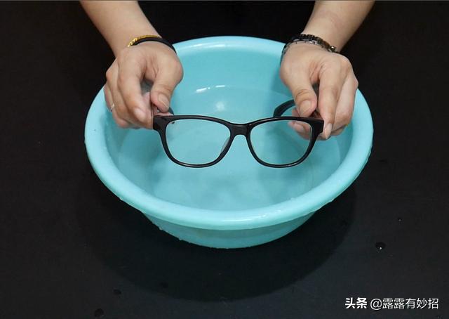 眼镜经常脏怎么办,眼镜总是脏脏的擦不干净