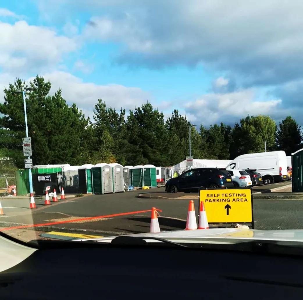 卞江｜我亲身去测了一下新冠，才知道英国的数据有多不靠谱