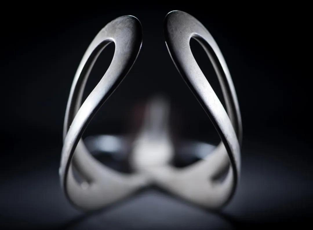 产钳夹出孩子,产钳夹过的孩子的图片