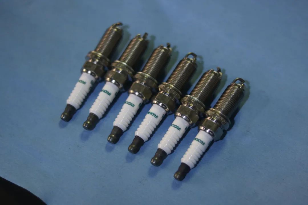 经典老车丰田lc90翻新复活,老款普拉多120翻新