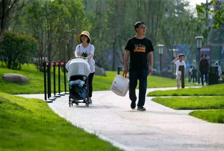 唐城墙遗址公园9区美景视频,西安电子正街的唐城墙遗址公园