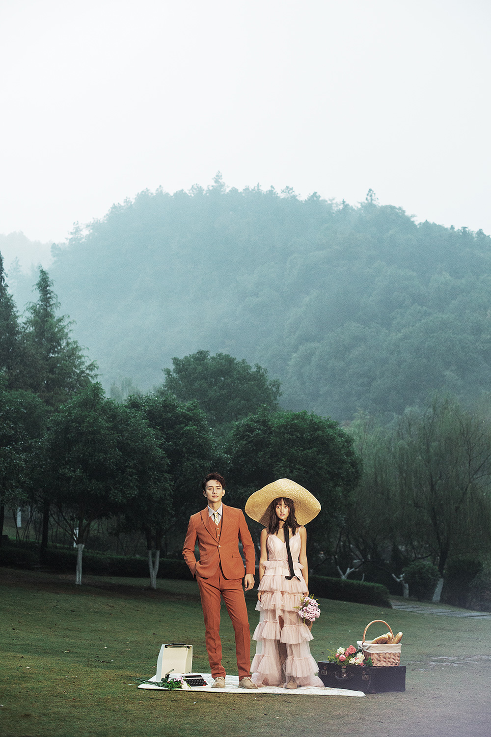 拍婚纱遇到阴雨天怎么办？摄影师告诉你阴雨天婚纱照别具一格