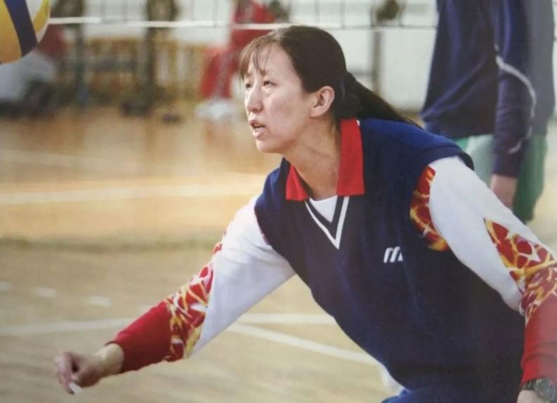 谁会替代郎平成为中国女排主教练,两大女排功勋老将回归助力郎平