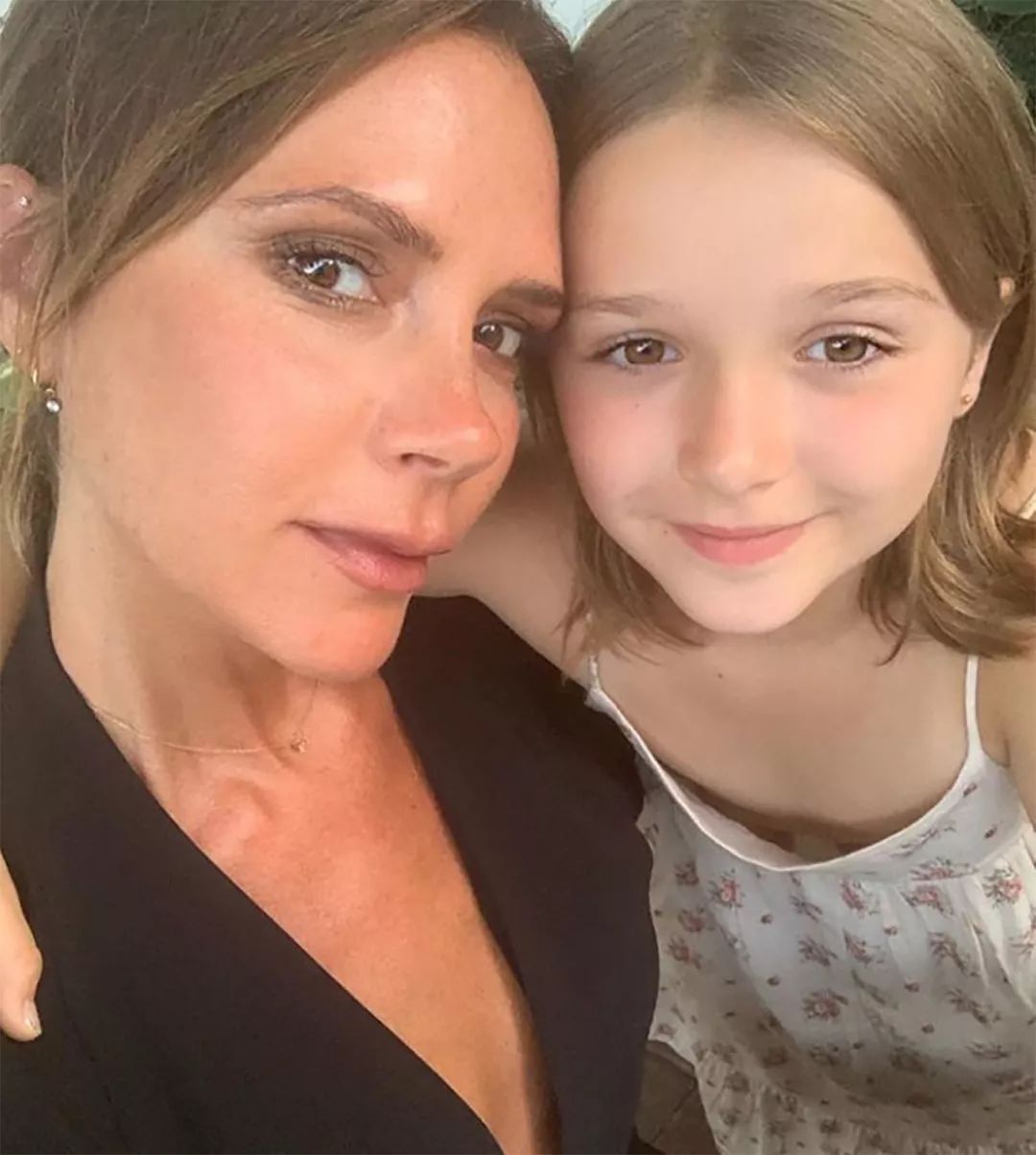 贝克汉姆夫妇重穿结婚礼服,贝克汉姆跟贝嫂出席活动