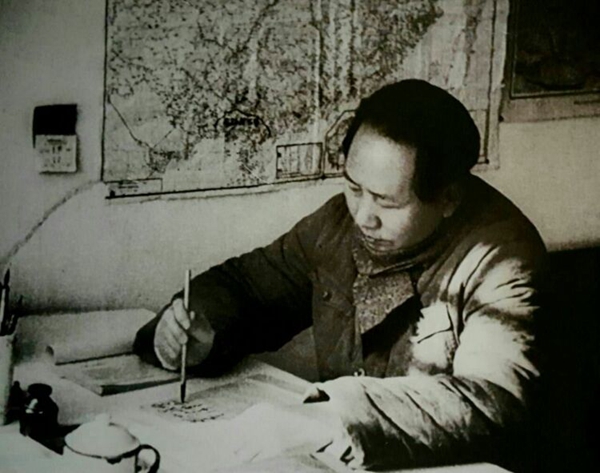 老红军嫌官小，扒开衣服让毛主席看伤疤，毛主席：我不识数