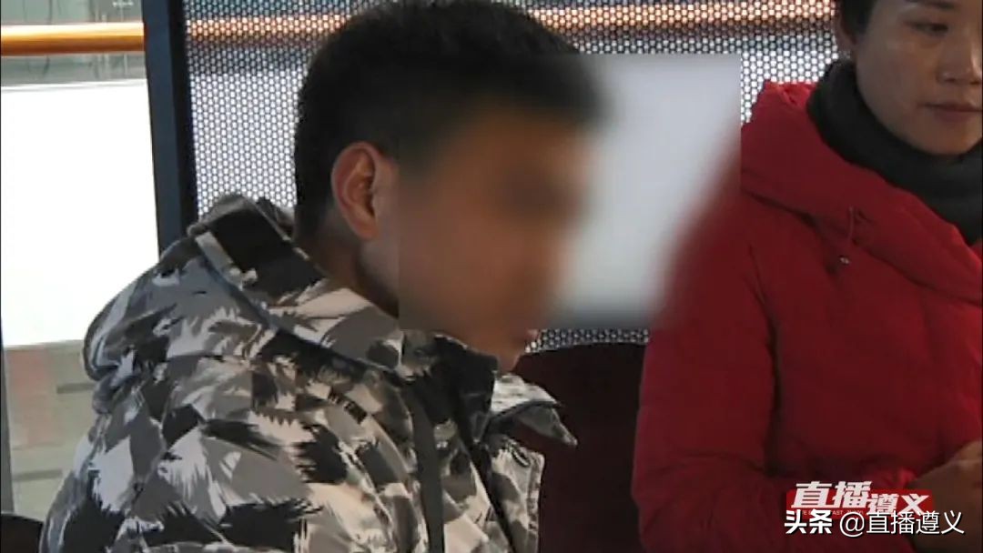 健身卡突然“缩水”，老人声称被“忽悠”寻求记者帮忙