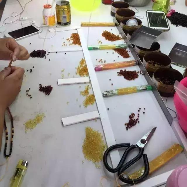 蜜蜡珠子怎么加工视频,蜜蜡珠子怎么做出来