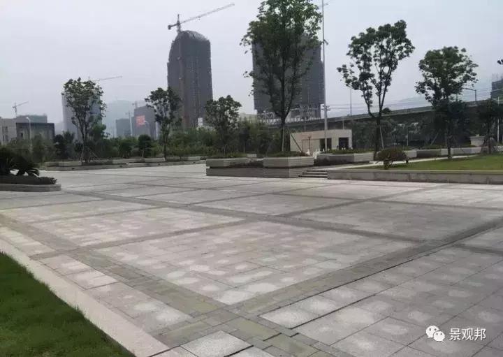 室外地面石材泛碱怎么办,水景石材泛碱如何处理