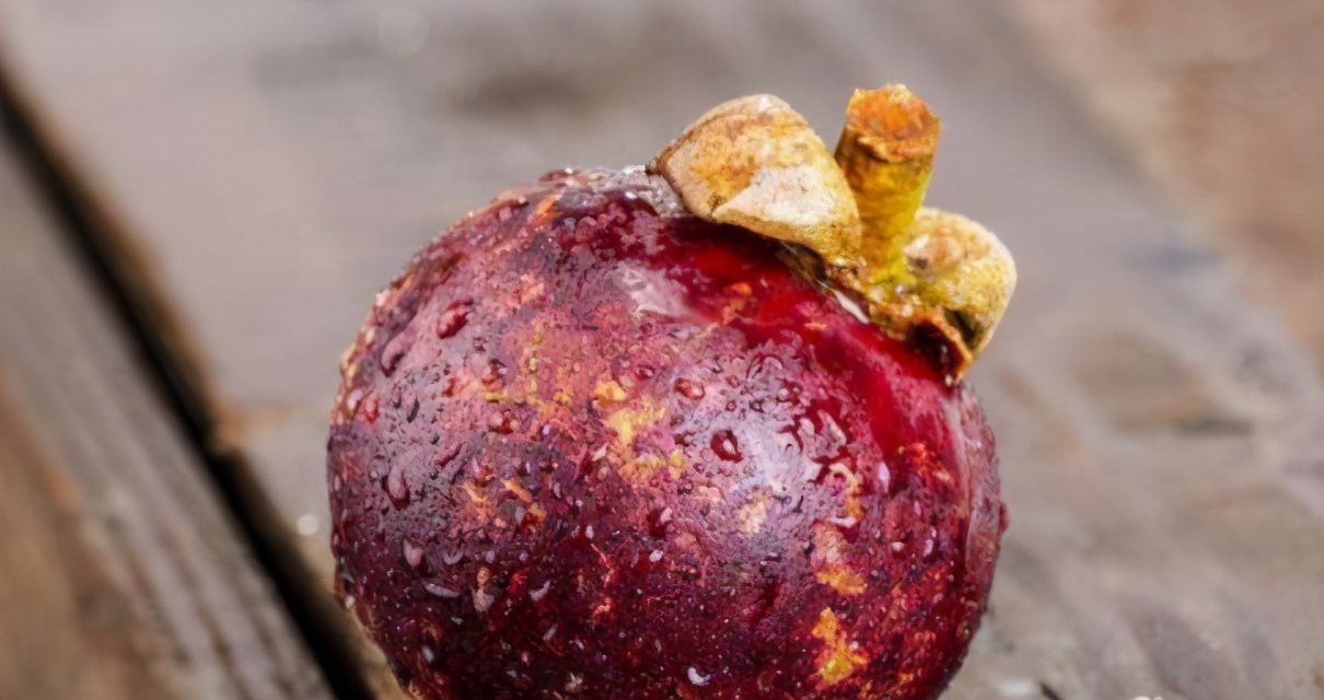 如何快速剥开山竹还不脏手,山竹怎么才能简易把它剥开