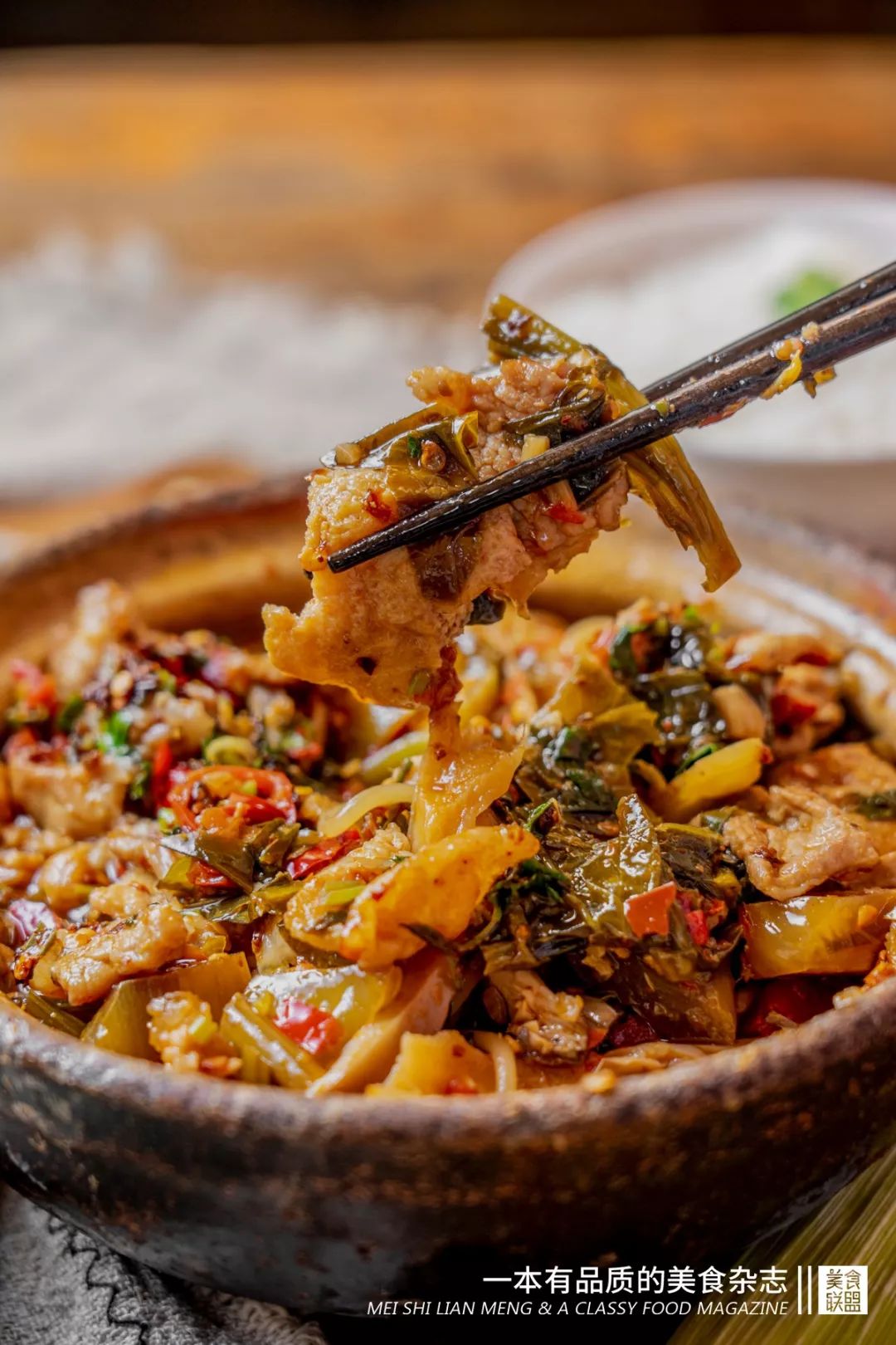 昆明这家小吃店里的传奇男人,17年来让人又嫉妒又欢喜