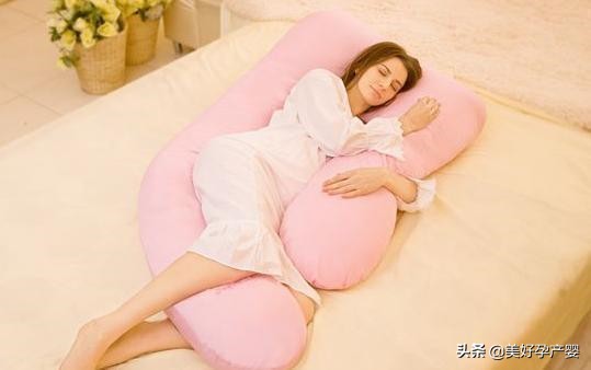 关于孕期睡姿那些事,孕期趴着睡觉的危害正确姿势