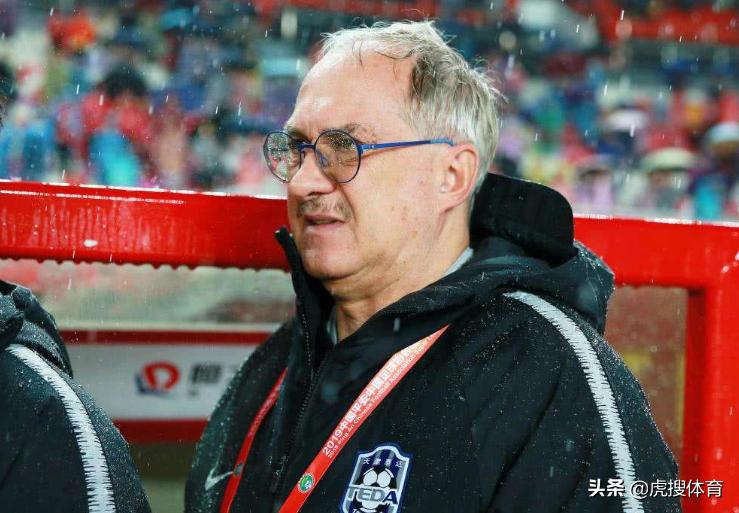天津泰达历任主教练,前中超主教练去世