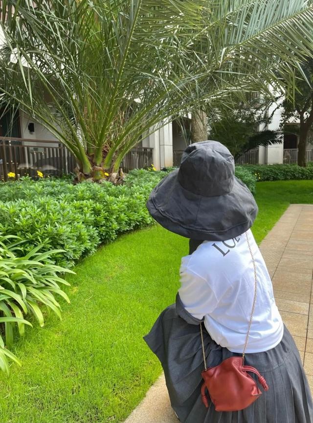 吴昕直播带货衣服说400元便宜,吴昕直播买t恤被吐槽