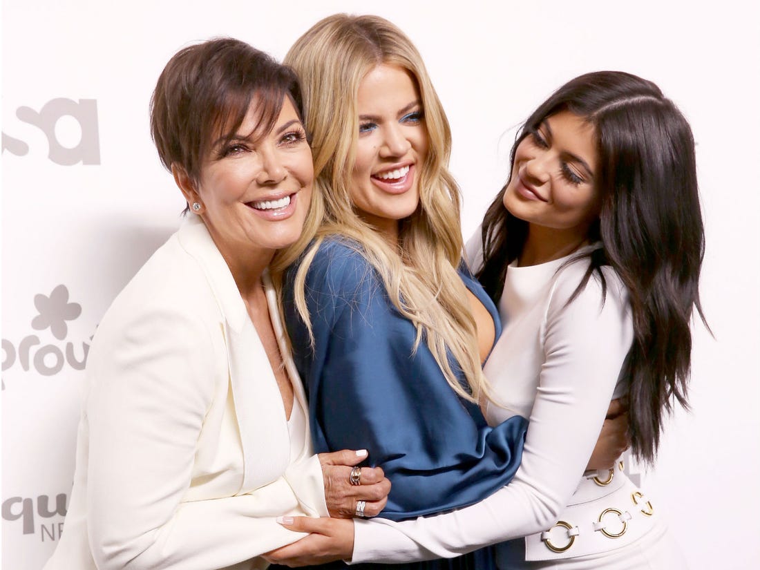 卡戴珊妈妈黑人男友翅膀硬了?偏袒凯莉詹娜,公开指责肯豆粗鲁